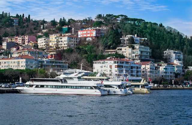 Istanbul, Ortaköy, Bebek