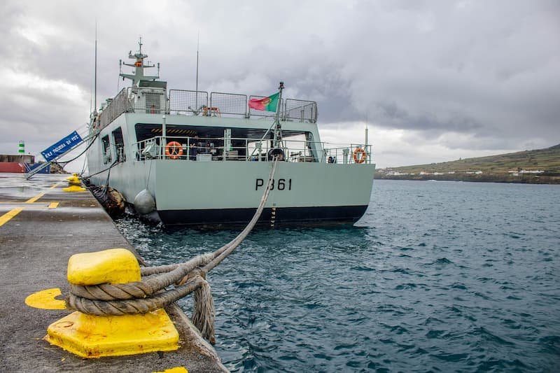 ferry between islands in Açores